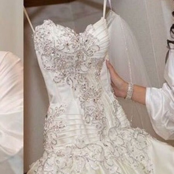 Wedding dress - Picture 4 of 5